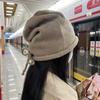 Gorro de punto de color sólido con correa para mujer, estilo retro, estilo coreano, cálido, de lana, para otoño e invierno, con cara pequeña