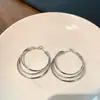 Brincos de Argola Grandes Casuais com Camadas Múltiplas para Mulheres, Nicho Elegante de Alta Qualidade, Brincos de Argola Lisos, Brincos Pequenos da Moda e Exagerados que Mostram o Rosto