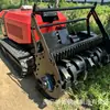 Máquina de limpeza de terreno rastreada por controle remoto, máquina de limpeza de terreno e capina para pomares, equipamento integrado para corte de grama, preparo do solo e escavação de valas em matas de encosta íngreme