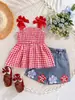 Conjunto de duas peças para exportação: top regata xadrez de verão para meninas com estampa xadrez vermelha e branca, bordado floral e shorts jeans