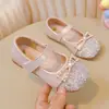 Nuevos Zapatos de Princesa de Verano 2026 con Pedrería Completa Sandalias con Lazo de Perlas para Niñas Suela Suave Zapatos de Baile Individuales Versátiles
