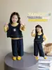 Conjunto Feminino Estilo Primavera e Outono 2026 Novo Moda Fashionável Infantil Roupas de Outono Menina Casual Colete Conjunto de Três Peças Tendência