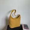 Bolsa Casual de Camurça de Veado para Axila Feminina 2025 Início do Outono Nova Versátil Retro Fosca para Commuter Ombro Transversal