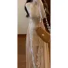Vestido elegante e único com um toque moderno, justo ao corpo, perfeito para a primavera de 2026