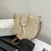 Nova Bolsa Tecida Feminina Estilosa 2026 com Decoração de Pérolas, Bolsa Transversal de Palha, Bolsa de Ombro Estilo Nicho para Férias na Praia