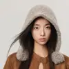 Gorro de punto peludo con pompón de pelo, estilo coreano 2025, nuevo, para invierno, protección para orejas, a prueba de viento, gorro de lana Baotou, venta al por mayor