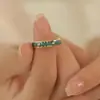 O Padrão de Artesanato em Esmalte de Nicho Tem um Design Lindo e um Temperamento Requintado de Conto de Fadas de Alta Qualidade. Apenas Anéis de Esmalte Verde São Usados