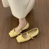 Sapatilhas de cetim Chuyuji com design único e nicho, com uma única tira para mulheres, versáteis e confortáveis para o trajeto diário, com um estilo elegante para a noite.
