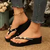 Verano Transfronterizo Europeo y Americano Chanclas de Playa con Pedrería Nuevo Estilo Ropa Exterior Versátil Cuña Suela Gruesa Floral 2026 Venta al por Mayor Tallas Grandes