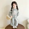 Conjunto dulce para niñas con temática de gatos para principios de otoño, conjunto de sudadera con corbata de lazo y pantalones de pierna ancha para niños de primavera y otoño, ropa infantil de calidad de exportación