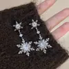 Brincos de Floco de Neve Brilhantes Novos para Outono e Inverno, Estilo Minimalista Exquisito e Único, Brincos de Temperamento Cool e Únicos para Mulheres