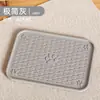 Tapete higiênico para gatos é um produto popular transfronteiriço, feito de silicone para evitar que a areia seja carregada para fora e vazamentos. É à prova d'água e resistente à sujeira. A fábrica oferece atacado a partir de uma peça