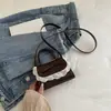 Bolsa de ombro doce estilo coreano com laço para mulheres, moda outono 2026, bolsa de mão moderna com acabamento em renda e bolsa pequena transversal