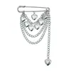Acessórios de Moda Transfronteiriços Europeus e Americanos, Broche Pequeno Estilo Chanel com Franja de Pérolas Imitação para Mulheres, Acessório de Pino Elegante de Alta Qualidade para Terno