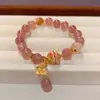 Pulsera de cristal de fresa y cristal de torre amarilla con diseño de mariposa, moda de nicho simple y ultradivertida para mujer, joyería de diseño de lujo ligero única al por mayor