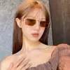 Óculos de Sol Quadrados Pequenos Estilo Coreano Retrô Fashionáveis para Mulheres Tendência Y2K Rosto Pequeno Metal de Alta Qualidade Armação Estreita Óculos de Sol Marrons-