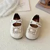 Zapatos Pequeños de Piel para Niñas 2026 Primavera/Otoño Nuevo Estilo Zapatos de Princesa con Lazo de Perlas para Niños Pequeños y Niños Pequeños Suela Suave Zapatos de Exterior