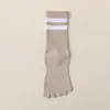 Calcetines de yoga de cinco dedos hasta la pantorrilla, calcetines antibacterianos de algodón puro con dedos separados, calcetines sin costuras para fitness, running, deportes, Pilates, para usar en el suelo para mujer