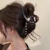 Presilha de cabelo marrom estilo francês para mulheres, moderna e versátil, com toque de luxo, presilha de tubarão, novo modelo 2026, acessório de cabelo tipo garra Maillard