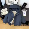 Chaqueta de Algodón con Capucha para Niños con Forro Polar Estilo Invierno 2025 Niños y Niñas Chaqueta Acolchada de Algodón con Orejas de Conejo Abrigo de Algodón de Color Sólido para Bebé Engrosado