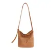 Bolso de Hombro Vintage Otoñal para Mujer 2026 Nuevo Bolso de Hombro Sencillo de Gamuza Bolso Tote Versátil de Gran Capacidad