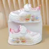 Nuevos Zapatos Casuales de Verano y Otoño 2026 para Niños y Niñas, Tenis Blancos con Malla, Diseño Trendy de Dibujos Animados de Caña Baja