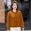 Nova coleção Outono/Inverno 2026: Casaco estilo chinês, moderno e casual para mulheres de meia-idade, com design jovial e disponível em tamanhos grandes.