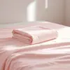 Juego de sábanas simple para todas las estaciones, una sola pieza para dormitorio estudiantil, juego de tres piezas de funda de edredón y fundas de almohada lavadas de color liso para uso en la cama