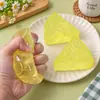 Brinquedo squishy de mini queijo realista mais vendido internacionalmente, formato triangular criativo, queijo squishy moldável, brinquedo de alívio de estresse de rebote lento