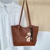 Bolso tote tejido retro transfronterizo, nueva colección de otoño, elegante y de alta gama, gran capacidad, adecuado para ir al trabajo, bolso de hombro, bolso de mano, y se puede llevar debajo del brazo