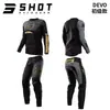 Versátil y popular traje de carreras para motocross SHOT Husqvarna, disponible para entrega inmediata