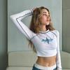 Nova Camiseta Estampada Simples Estilo Europeu e Americano 2024 Moda Feminina Top Base Estampado para o Umbigo