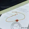 Colar de Coração de Alta Qualidade Van Cleef com Ágata Vermelha Natural e Pingente de Trevo, Pingente em Formato de Coração Estilo Nicho