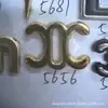 Venta Directa de Fábrica de Diversas Placas de Aleación de Zinc Marca Miao, Etiquetas de Letras Metálicas, Etiquetas Cosidas a Mano y Etiquetas para Ropa