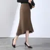Elegante Falda de Cola de Pez Color Café para Mujer 2026 Primavera Nuevo Estilo Cintura Alta Ajustada Falda de Longitud Media con Adorno de Encaje
