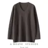 Suéter feminino de cashmere com fenda lateral, gola V, manga longa, caimento solto, casual, versátil, suéter de tricô liso para outono e inverno