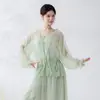 Top de práctica de danza clásica para mujer, con mangas abullonadas tipo farol, diseño ligero de frente abierto y un estilo fluido y elegante adecuado para actuaciones de danza china.
