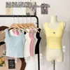 Camiseta Regata Quadrada com Laço Estilo Coreano Mais Vendida com Bojos, Alças Largas, Efeito Emagrecedor, Adequada para Usar em Camadas ou Sozinha, Top Doce e Estiloso