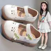 Sapatos de Couro com Solado Macio para Meninas, Sandálias Vazadas, Sapatos de Princesa Respiráveis para Crianças, Novo Modelo de Verão 2026 Sapatos Individuais para Bebês