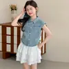 Conjunto de Verão 2026 para Meninas, Novo Estilo para Crianças Maiores, Estiloso Top Jeans de Manga Curta e Saia em Camadas Conjunto de Duas Peças