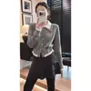 Estilo Tweed Cinza Gola Lapela Falso Duas Peças Malha 2025 Outono Novo Estilo Petite Cintura Curta Aparência Emagrecedora Top