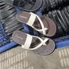 Verano Nuevas Pantuflas de Dedo para Mujer Moda Famosa en Internet Versátil para Combinar Uso Cruzado Antideslizantes Zapatos de Playa Pantuflas Casuales Planas
