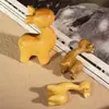 Figuras de Girafa e Veado Esculpidas em Sândalo, Pequenos Artesanatos de Madeira, Enfeites de Decoração para Casa Estilo Cartoon