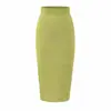 Conjunto de top de tricô ombro a ombro e saia puramente atraente e sexy com um design único apresentando um recorte e uma silhueta ajustada