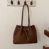 Bolsa de trama transfronteiriça 2026 de grande capacidade, uma bolsa tote feminina super popular que pode ser carregada sob o braço, versátil para o trabalho e uma bolsa de ombro moderna