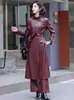 Gabardina de Cuero de Longitud Media de Doble Botonadura con Cinturón para Mujer, de Alta Gama y Elegante, Nueva Chaqueta de Cuero para Otoño e Invierno