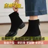 Botas elásticas estilosas populares deste ano, botas curtas mais vendidas para outono e inverno para mulheres, botas emagrecedoras 2026, botas Martin com pelúcia para mulheres