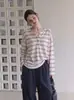 Camiseta de manga larga con cuello en V y rayas rosas estilo francés de seda helada para mujer, cubierta ligera de verano con protección solar, top casual y relajado