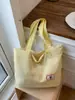 Bolsa de mano casual de nailon estilo coreano, bolso de mano de moda con estampado de letras, popular bolso de hombro de rayas reversible para mujer