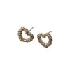 Pendientes Minimalistas Únicos y Sofisticados con un Diseño Chic y Versátil, Presentando un Sencillo y Elegante Corazón Retorcido